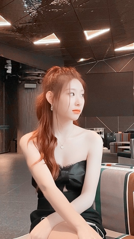Chaeryoung Lockscreens (itzy)