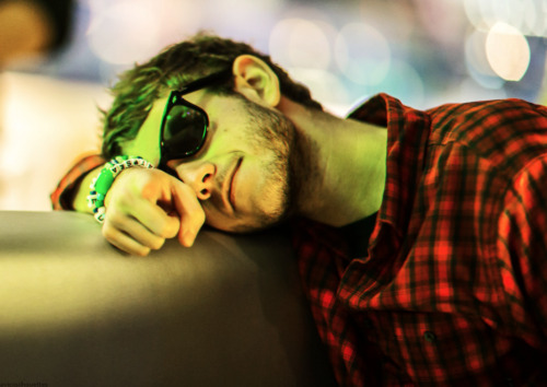 aviciisilhouettes:  he is so cute i wanna cry 