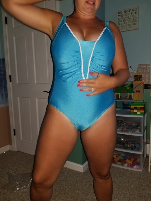 abunker1:  One piece swimsuits are so sexy!