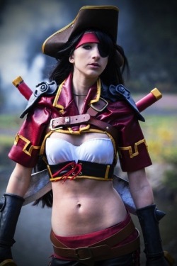 cosplayiscool:  For more Hot Super Hero ladies check out http://cosplayiscool.tumblr.com