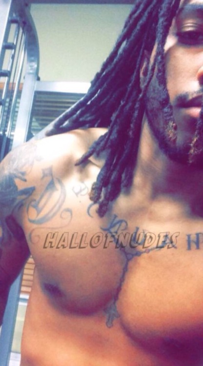 yeaimaundercover:  hall-of-nudes:  Love him  😍