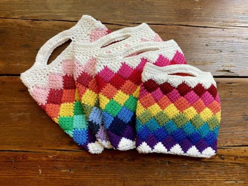 knithacker: Crochet This Fun Entrelac Tote In Rainbow Colors … So Fun! https://buff.ly/3g89KDU Love