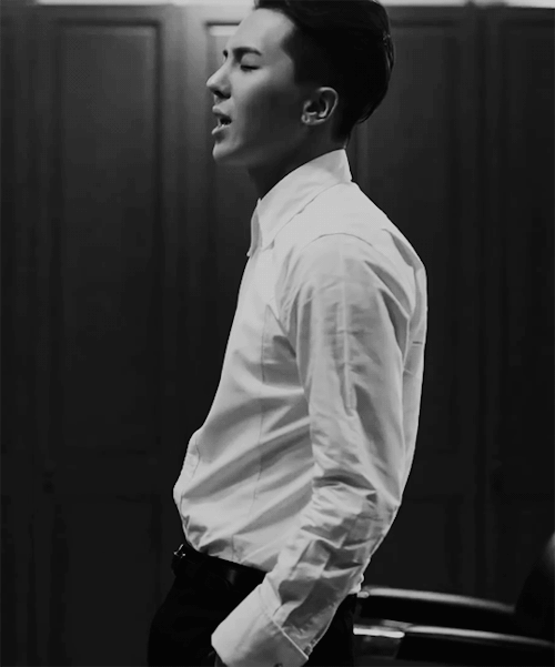 cheonjaes:my man looks good