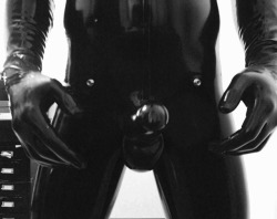 mrmcrubber:Back in Black     … . | | …