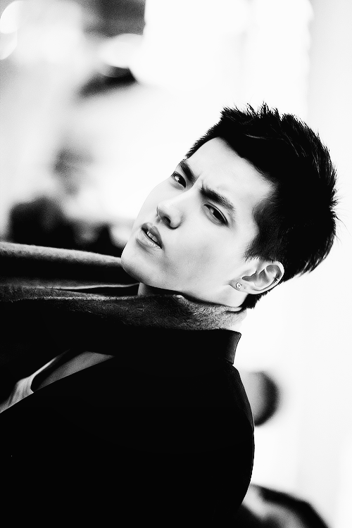 krisinsanity: Airport Fashion 73  /∞ 