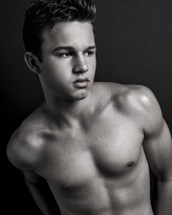 hotfamousmen:  Gavin MacIntosh