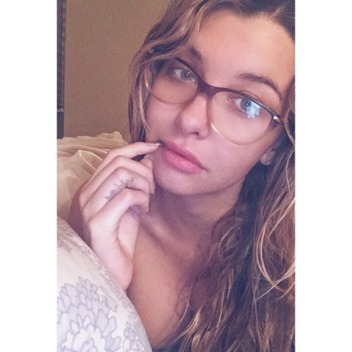 a43uakr7:  Emily Sears| GEEKY GIRL | NERDY GIRLS | GORGEOUS | BEAUTIFUL | STUNNING