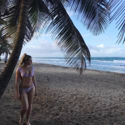 iamiskra:  💙🌊 spent Christmas Day on the beach with my family… Thank you God 🙌🏻🙏🏼✨💙 #iskralawrence #everyBODYisbeautiful bikini is @aerie  (at San Juan, Puerto Rico)