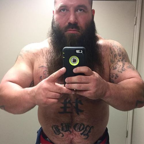 ruggerdan:  girthitude: Robb Philippus is a sexy beast……. emphasis on the beast part. 😋 Yep!!! he is a sexy beast!!!
