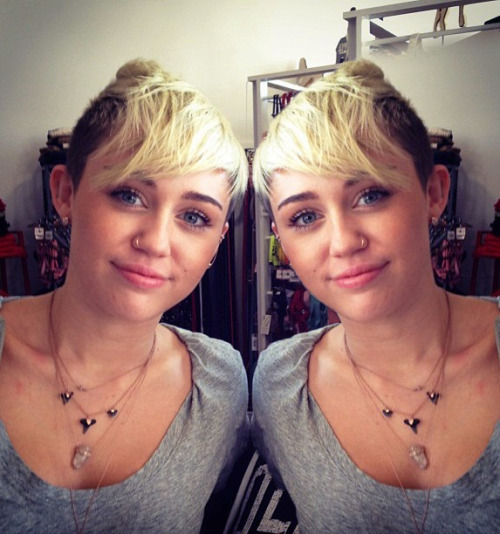 mileycyrusbabe:  hi sis