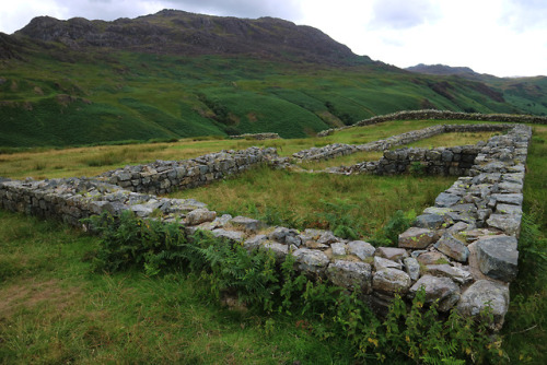 The Granaries and the Commander’s House, Hardknott Roman Fort, Cumbria, 31.7.18.The granaries in thi