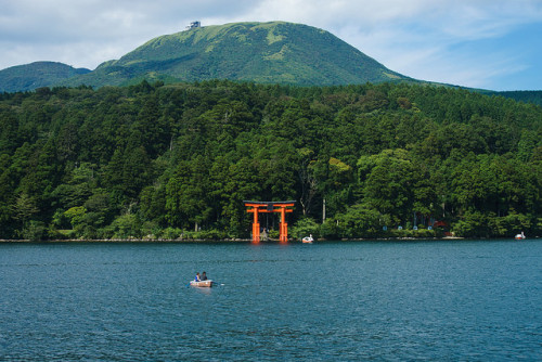 Gate of Hakone Shrine (箱根神社の鳥居) by christinayan01 on Flickr.