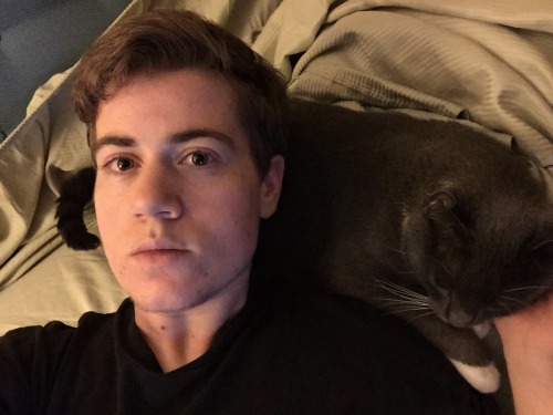 Overly-dramatic Simon selfie