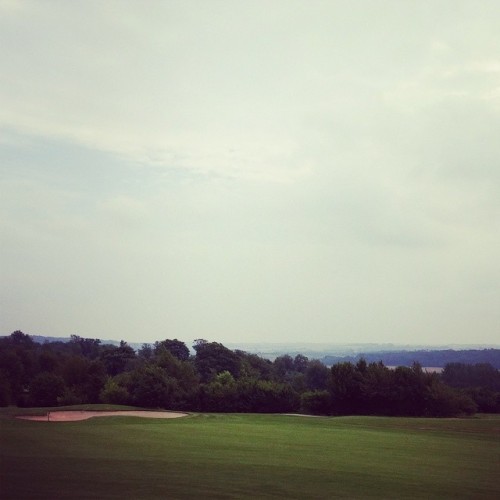 It’s ont the best weather for an 18-hole ;) (à Hôtel du Golf de Saint Omer - Najeti)