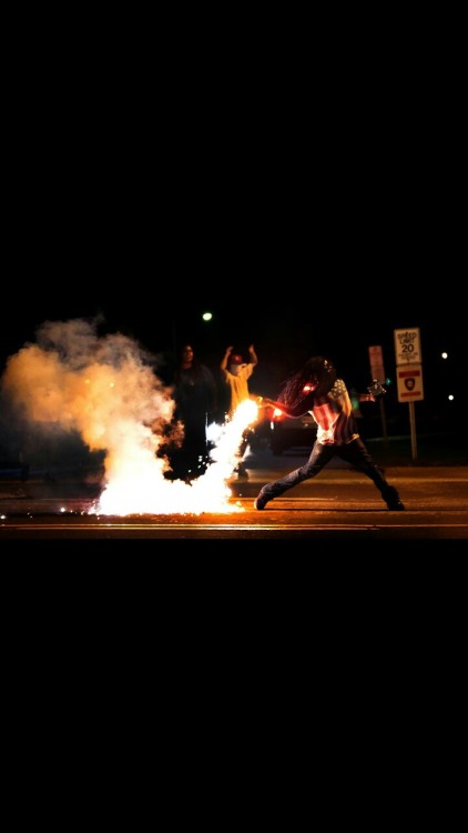 sovereignpunk: bonitaapplebelle: Ferguson//Baltimore Uprising