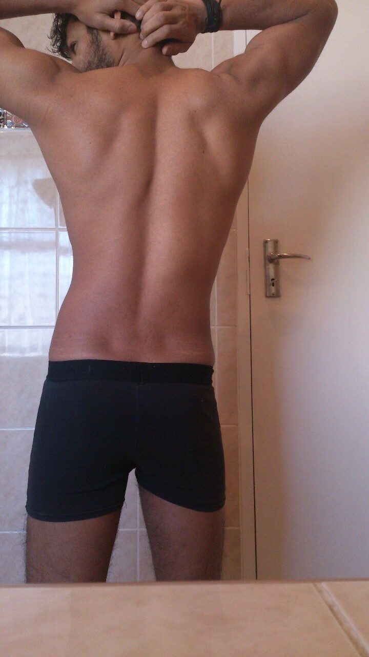 nevergoingbackthere:  And that’s my back :P… Gah! I love my dimples at the bottom