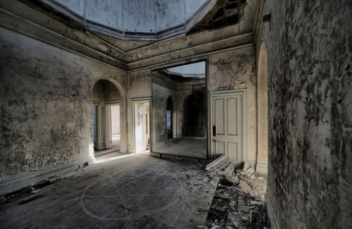 congenitaldisease:The Lillesden School for Girls is an abandoned boarding school in Kent. It was bui