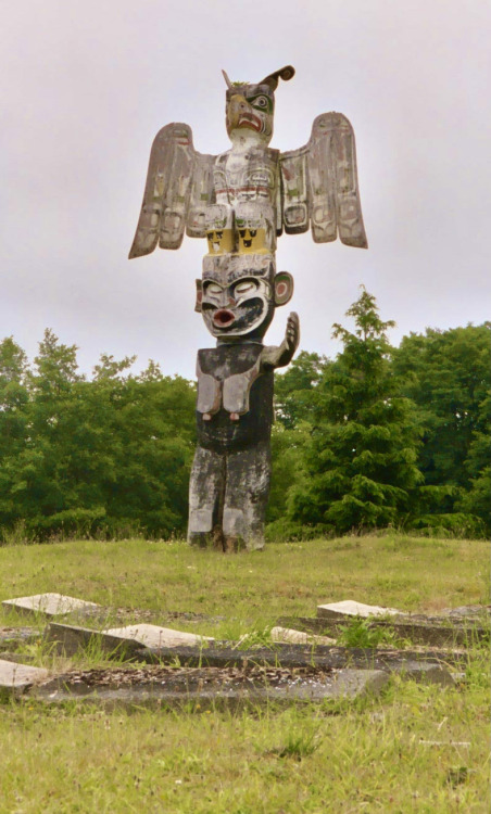 Totem, Alert Bay, British Columbia, 2003.