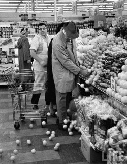 viedomestique:  Jacques Tati par Yale Joel,