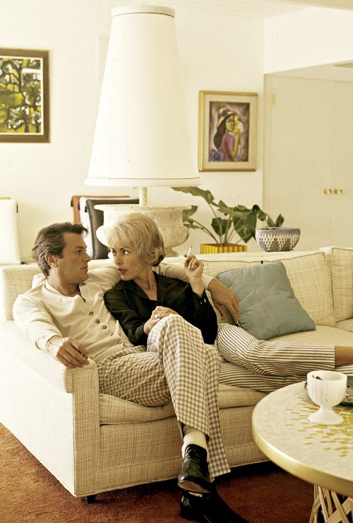 miss-flapper:  Tony Curtis and Janet Leigh at home, c. late 50s.