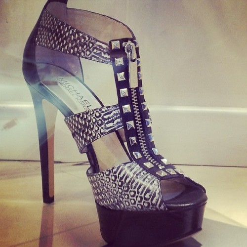 Michael Kors heels http://www.michaelkors.com #heelsfashion #highheels #tacchialti #sandals #sandali
