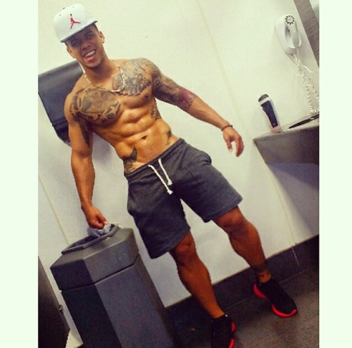 cottoncandysweet-low:  dcnupe:  🙌  omg what is his name?