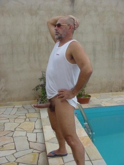 geofferson1960:  backfur:  Backfur Approved              hard-on daddy by pool