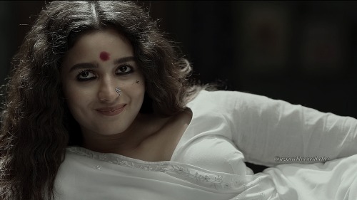 Gangubai Kathiawadi —in Aesthetics 🤍 