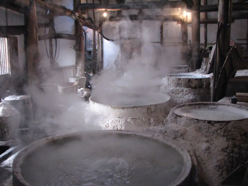 Brine is boiled down toproduce salt at the Xinhai Well in Zigong (China, 2006).  Zigong is known as 