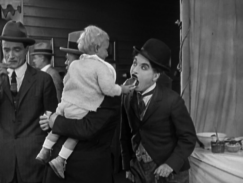 ozu-teapot:  The Circus | Charles Chaplin | 1928 Charlie Chaplin, et al. 