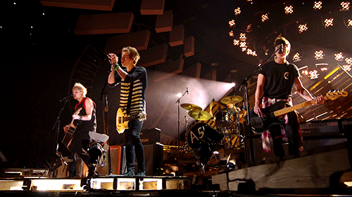mtv:5soswatch with me »