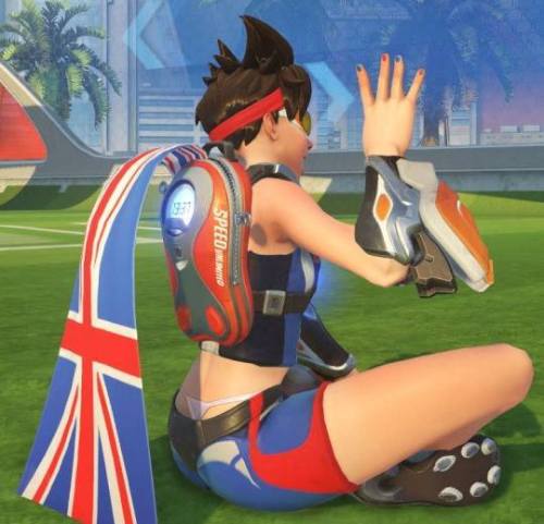 fang107:  pingagirl:  phuezo:  is that…a thong?   Tracer, SO SCANDALOUS  Oh damn