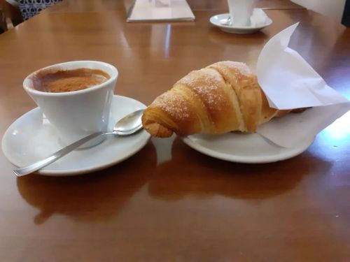 #6Febbraio2023🗓 Stamattina visita al Campo Santo ✝️🙏😇, ☕ macchiato cannellato da Paul #BonBon al tavolo dei “complottisti” … 😏
https://www.instagram.com/p/CoURppINuZn/?igshid=NGJjMDIxMWI=