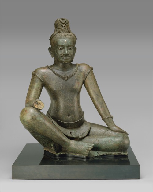 historyarchaeologyartefacts: Statue of the Bodhisattva Avalokiteshvara, Khmer, late 10th-early 11th 