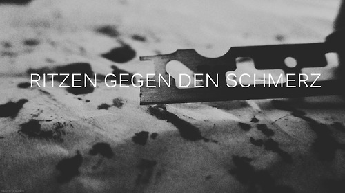 fucked-up-girl23:  Nur liebe für die klinge.