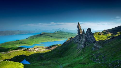 bluepueblo:  Old Man of Storr, Isle of Skye, Scotland photo via bestcanvas 