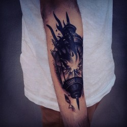 wainktattoo:  #lantern #tattoo by Pari Corbitt