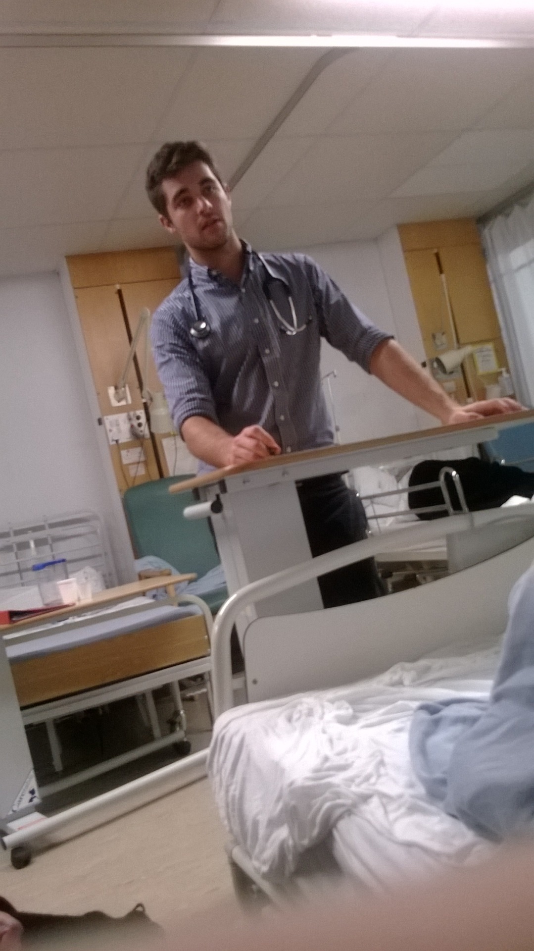 thequeenofhell:  oliver-wheats:  shotquns:  hot doctor game too strong  I KNOW HIM