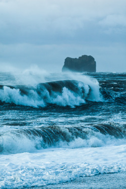 0rient-express:  Heavy sea (by Pall Jokull Petursson). 