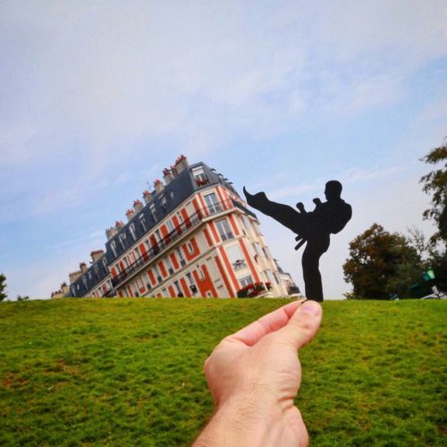 Creative Photos with Paper Cut Outs - Kağıt Kesme çıkışlarıyla Yaratıcı Resimler by Rich McCorCheck 