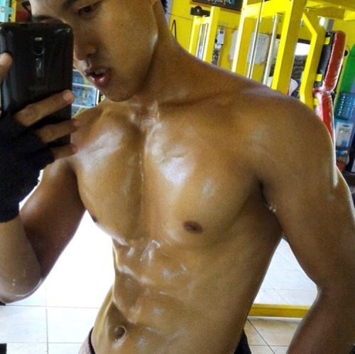 sgsecboys: yourgayfatasies: damn all i can think of is how salty-good those sweaty abs must taste! i