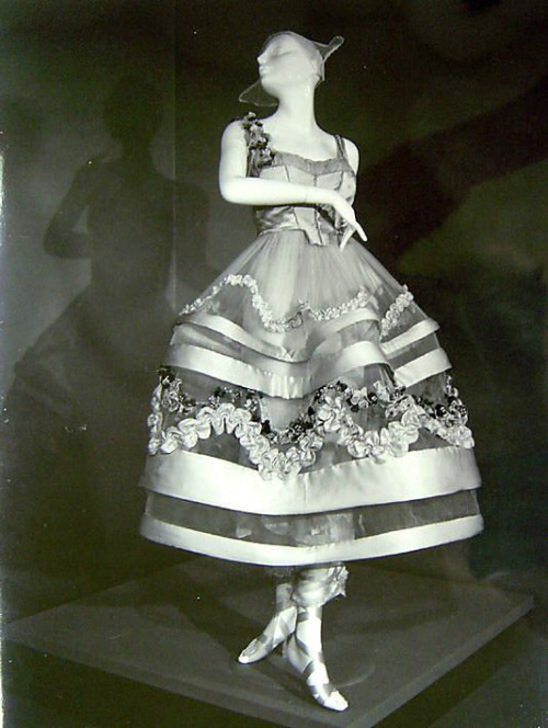 Lucile costume for Irene Castle in Irving Berlin&rsquo;s 1914 musical &ldquo;Watch Your Step&rdquo;