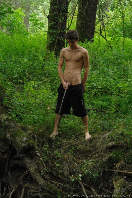 naked-straight-men:  dirtygaymedia:  sexy twink and a great piss stream. love to be…