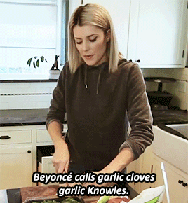 gracehelbig:thatsgrace:MAKING SPAGHETTI FOR BEYONCEget in formation