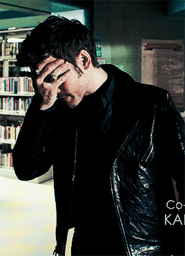 emmasbutt:#killian jones for totally legit scientific reasons: 14/?