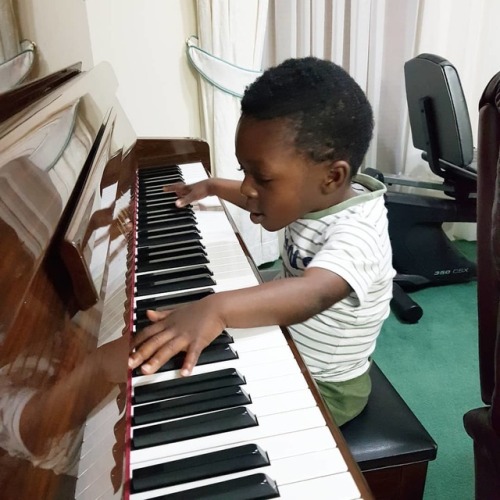 See that focus! Piano lessons will be just around the corner&hellip; #boyofmanytalents w