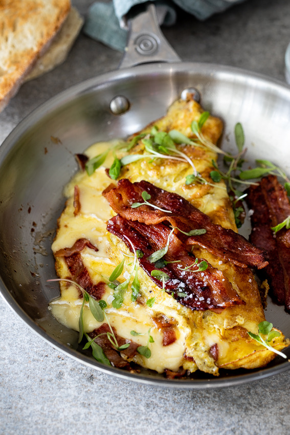 daily-deliciousness:Brie and bacon omelette