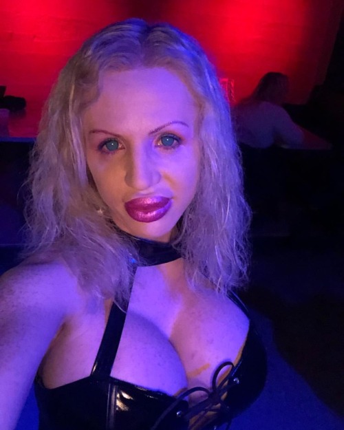 I got this super hot dress so decided to go goth clubbing! How does it look on me? #bimbofication #g