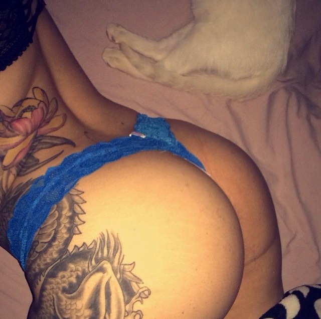jpgdn:  Booty and tattoos
