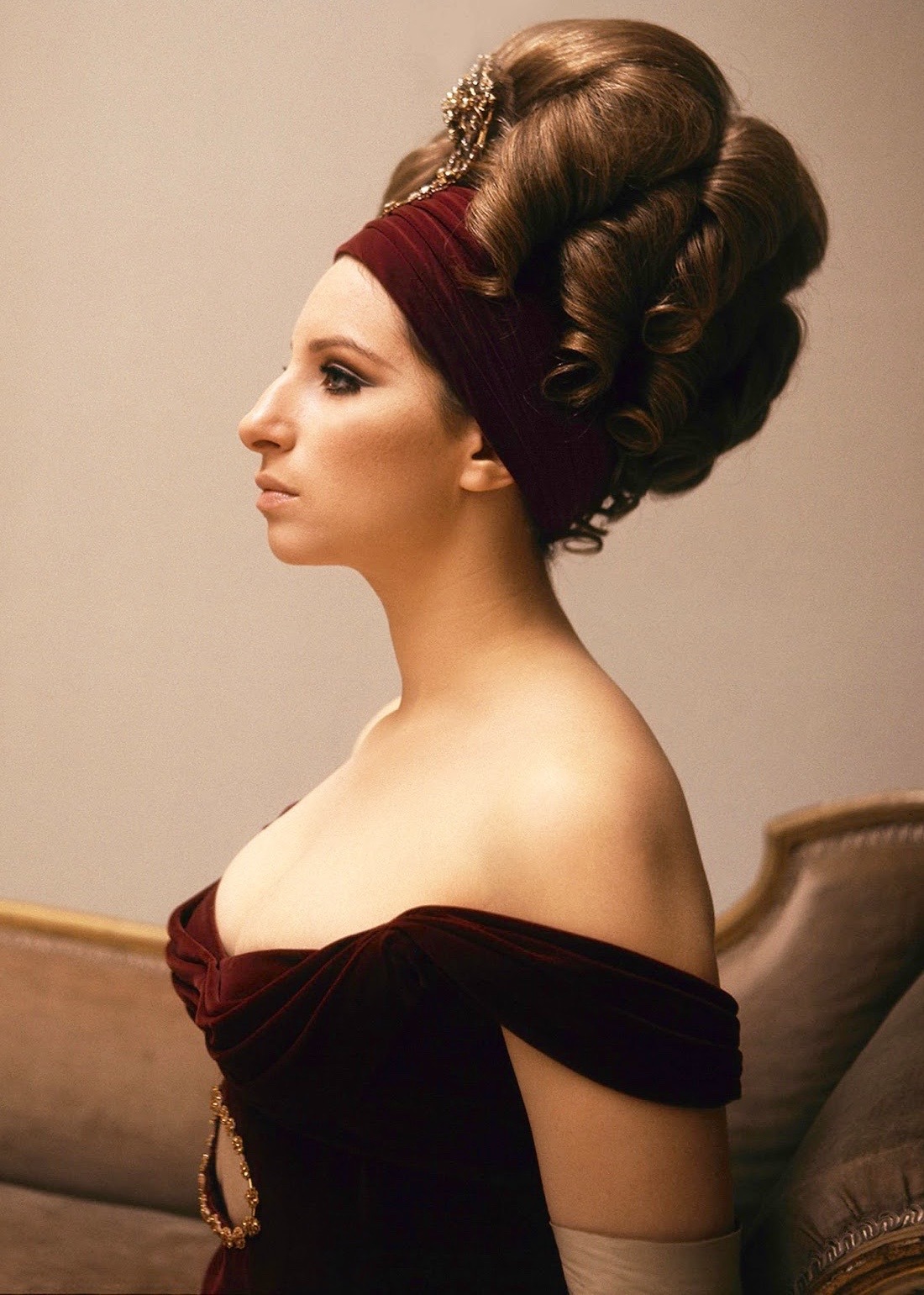 mannequinfetish:  summers-in-hollywood:  Barbra Streisand, 1970. Photograph by Cecil